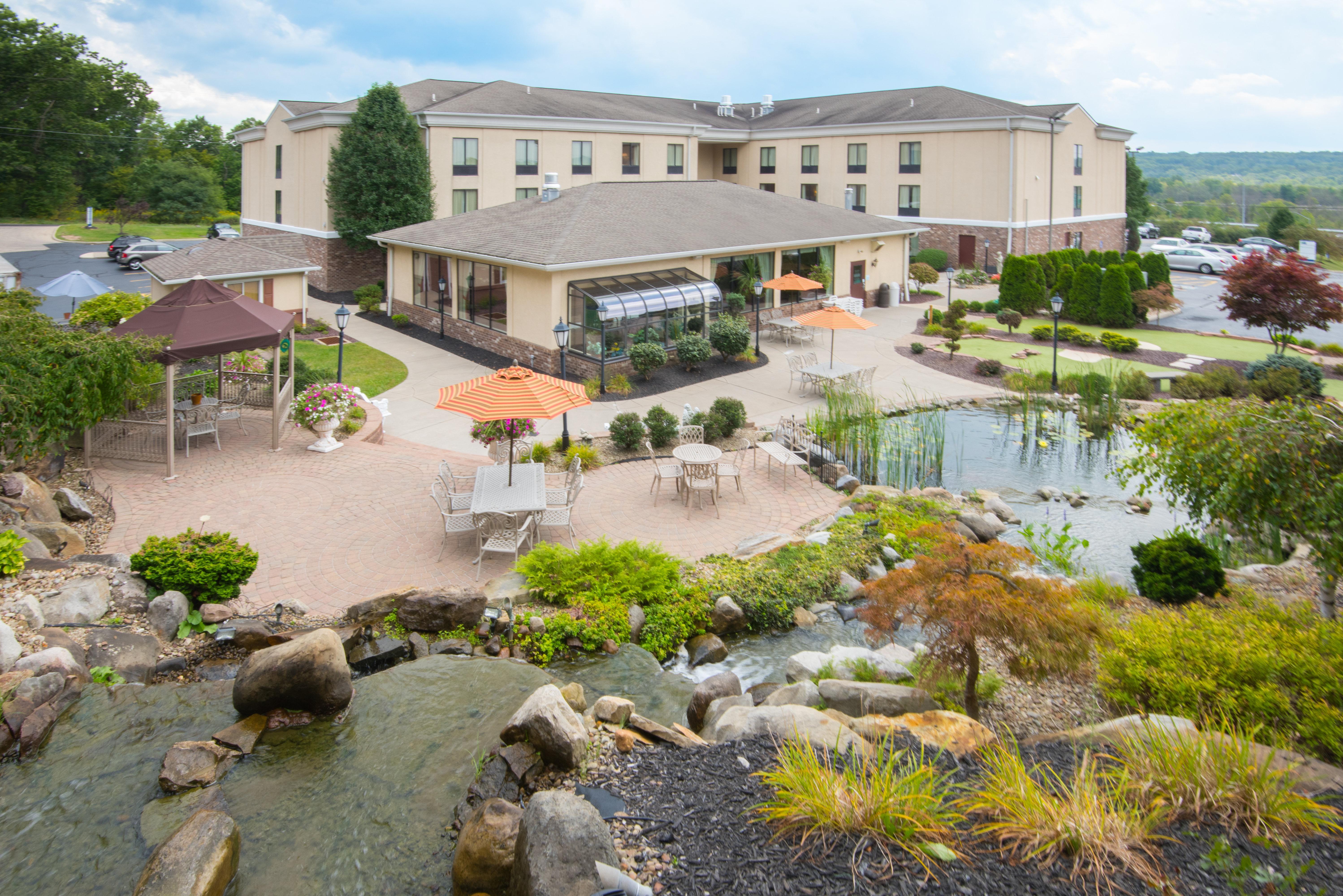Holiday Inn Express & Suites - Sharon-Hermitage By Ihg West Middlesex Exteriör bild