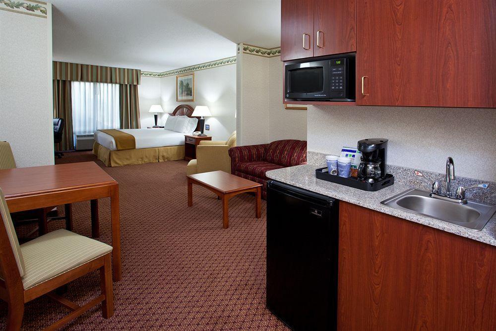 Holiday Inn Express & Suites - Sharon-Hermitage By Ihg West Middlesex Exteriör bild