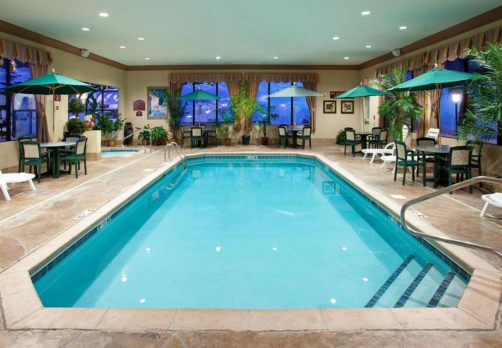 Holiday Inn Express & Suites - Sharon-Hermitage By Ihg West Middlesex Exteriör bild